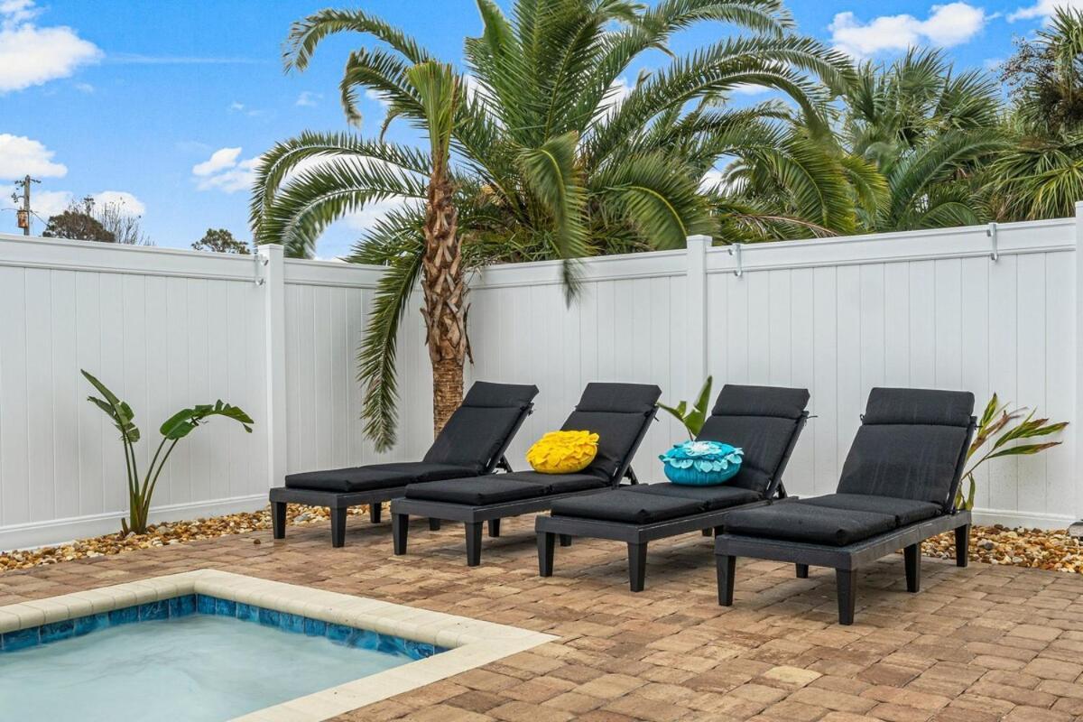Apartment Soak And Sizzle! Pool Waterfall Games Grill Near
